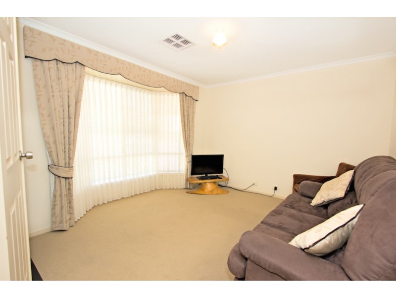 16 Potts Road, Evanston Park SA 5116