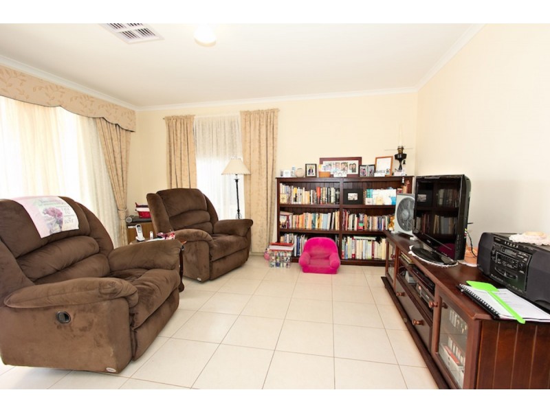 16 Potts Road, Evanston Park SA 5116