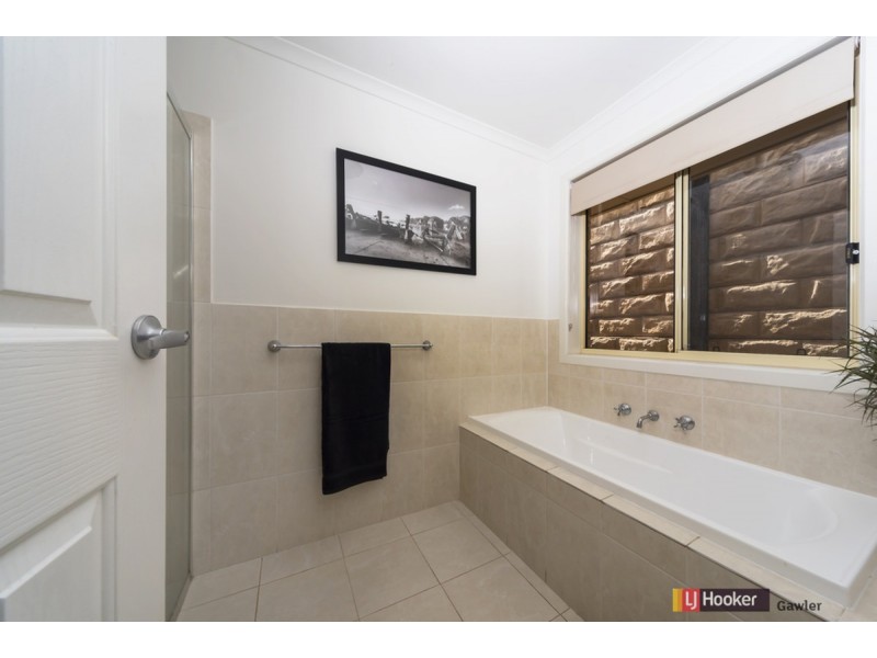 11 Selway Place, Evanston Park SA 5116
