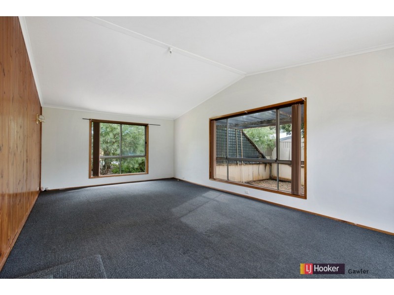 15 Russell Street, Evanston Park SA 5116