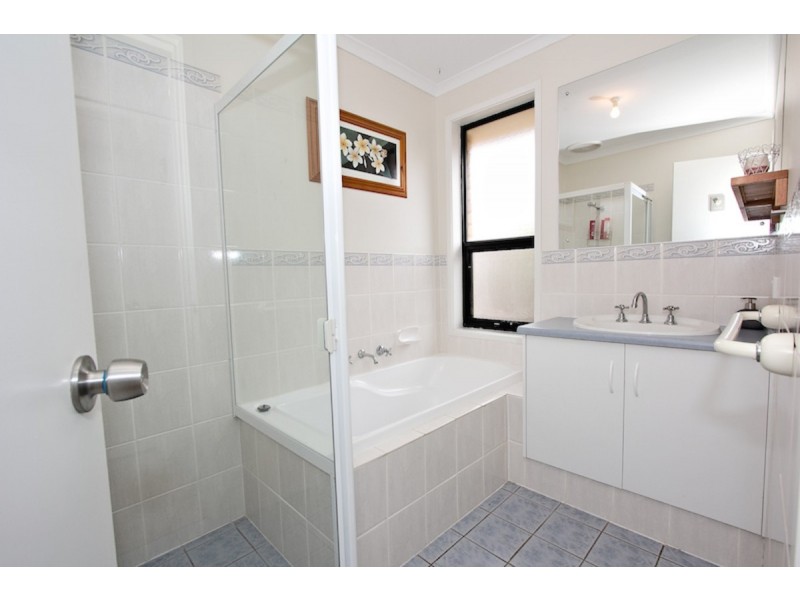 15 Rossiter Drive, Evanston Park SA 5116