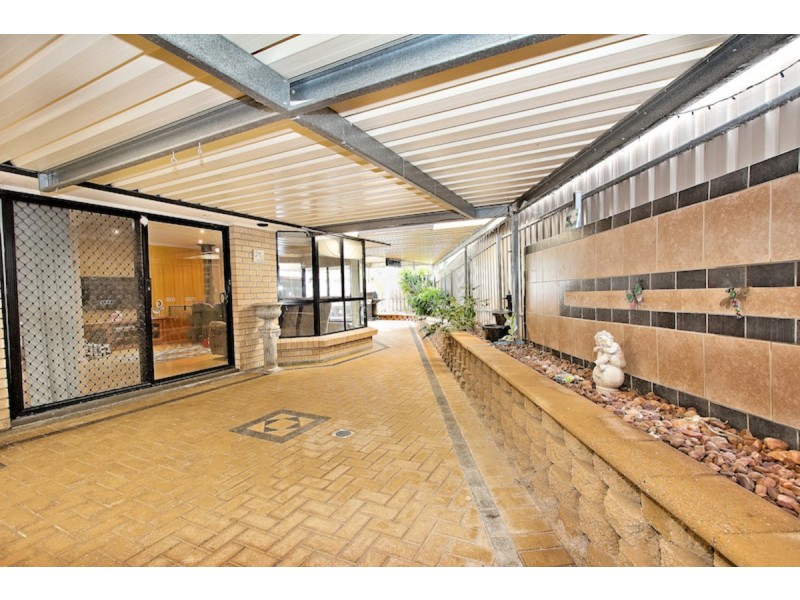 15 Rossiter Drive, Evanston Park SA 5116