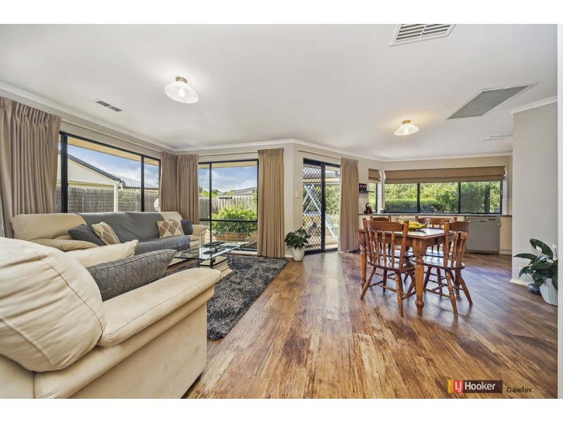 35 Thiele Crescent, Evanston Park SA 5116