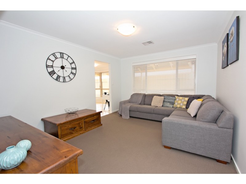 8 McLaren Court, Munno Para West SA 5115