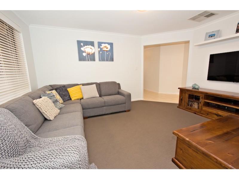 8 McLaren Court, Munno Para West SA 5115