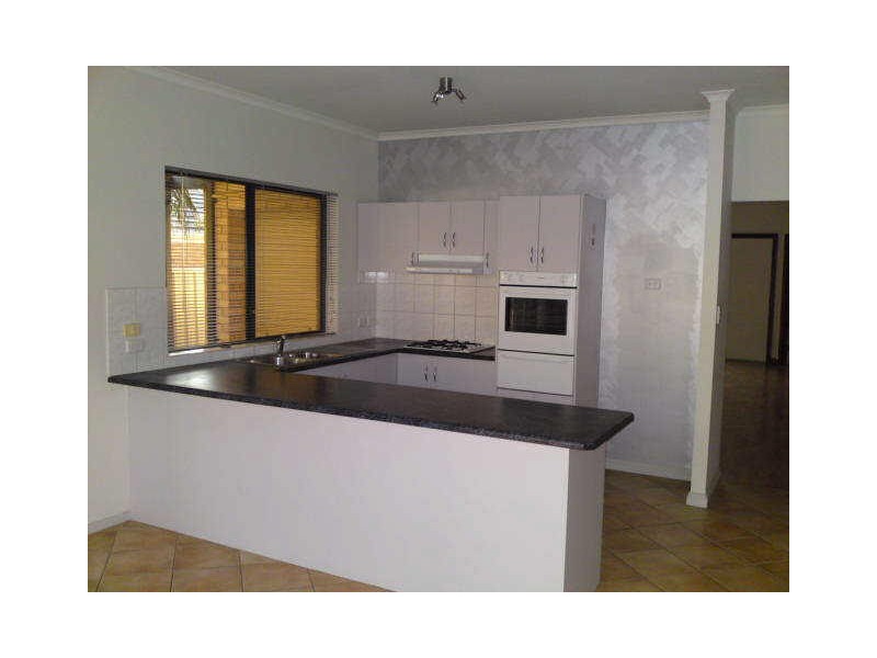 10 Fatchen Close, Evanston Park SA 5116