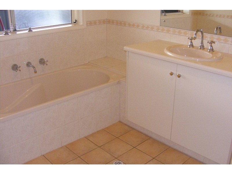 4 Potts Road, Evanston Park SA 5116