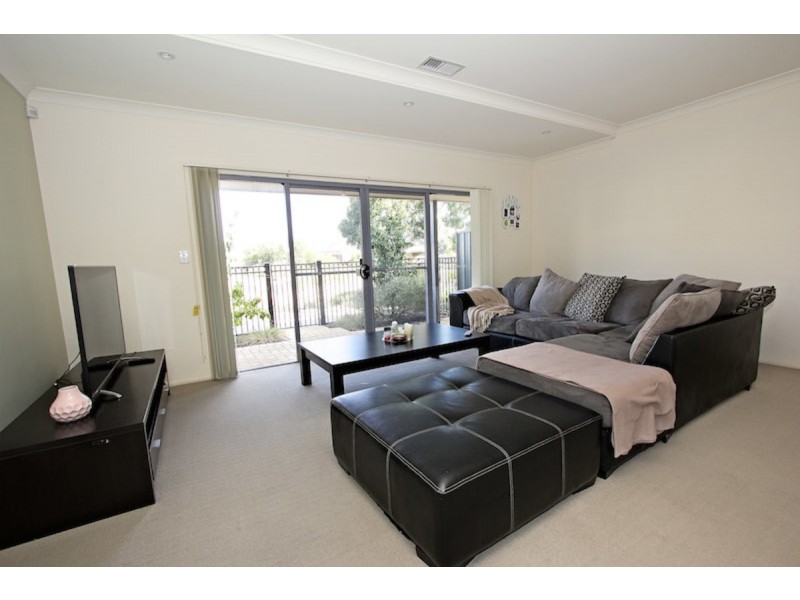 62 Hindmarsh Circuit, Mawson Lakes SA 5095