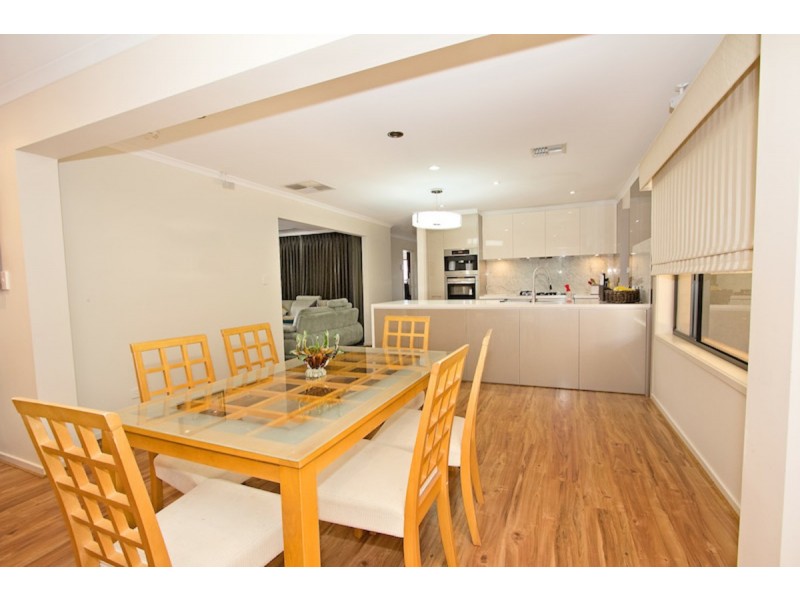 5 Sambell Court, Evanston Park SA 5116