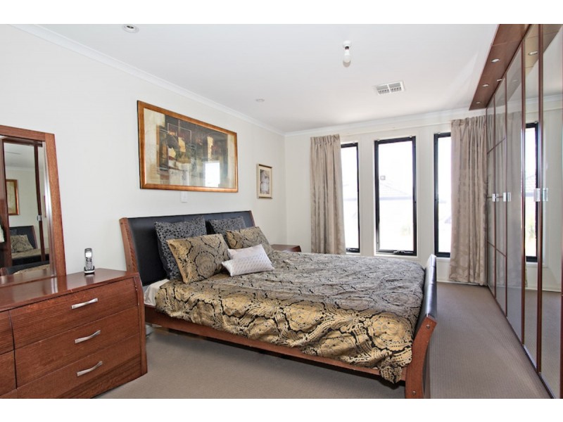 5 Sambell Court, Evanston Park SA 5116