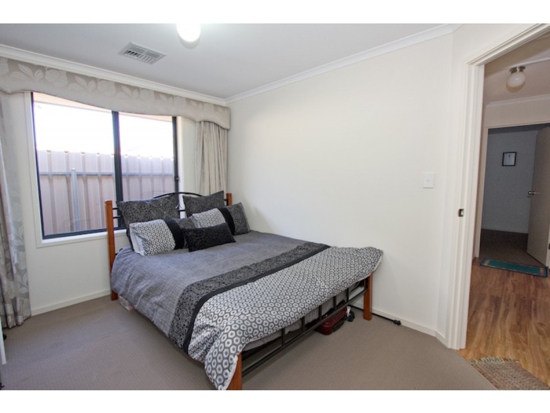 5 Sambell Court, Evanston Park SA 5116