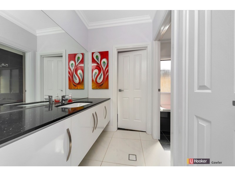 10 Jamieson Grove, Reid SA 5118