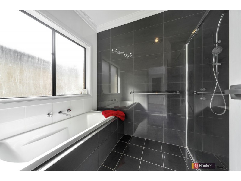 10 Jamieson Grove, Reid SA 5118