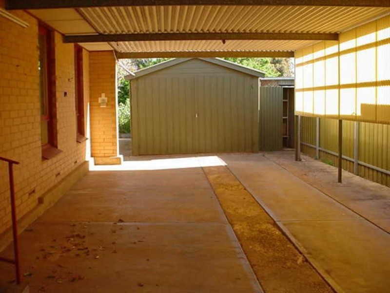 8 St Albans Road, Evanston Park SA 5116