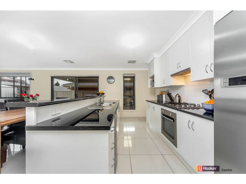 6 Curnow Court, Evanston Park SA 5116