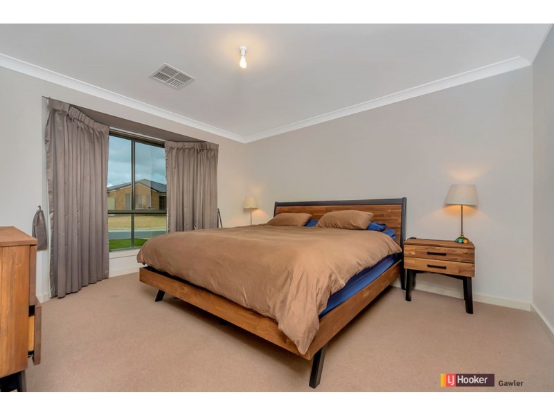 6 Curnow Court, Evanston Park SA 5116