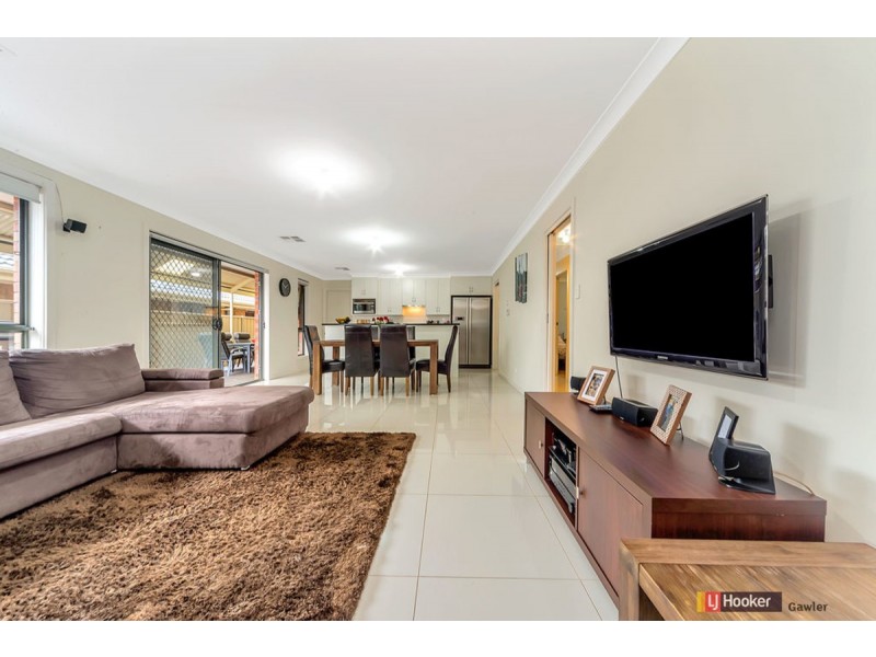 6 Curnow Court, Evanston Park SA 5116