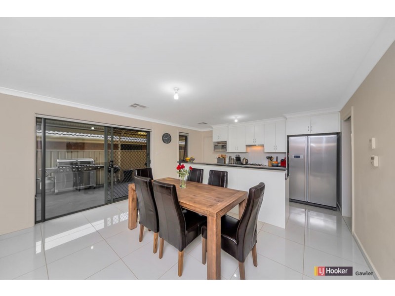 6 Curnow Court, Evanston Park SA 5116