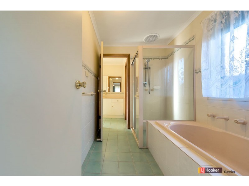 4 Selway Place, Evanston Park SA 5116