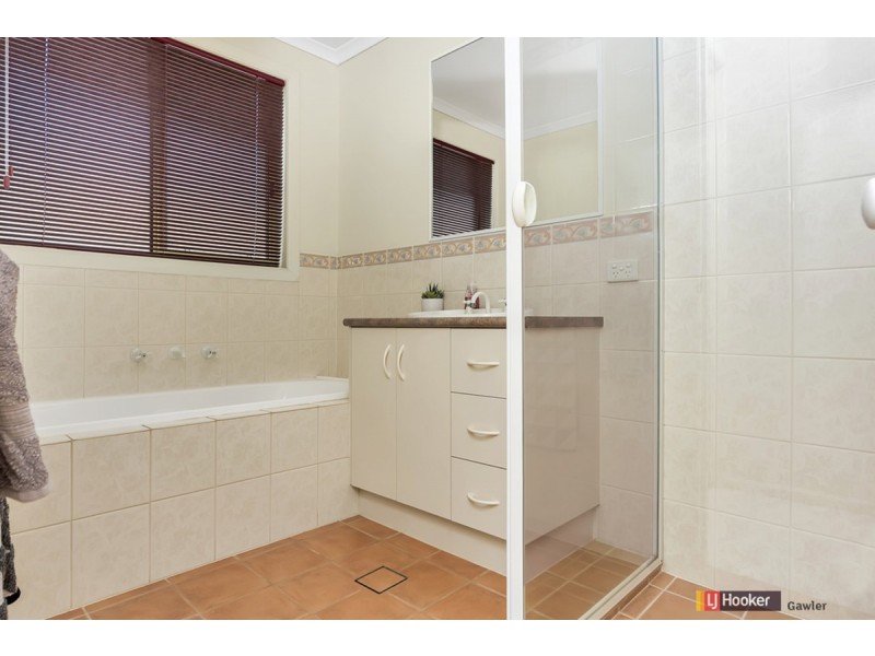 27 McGonigal Drive, Willaston SA 5118