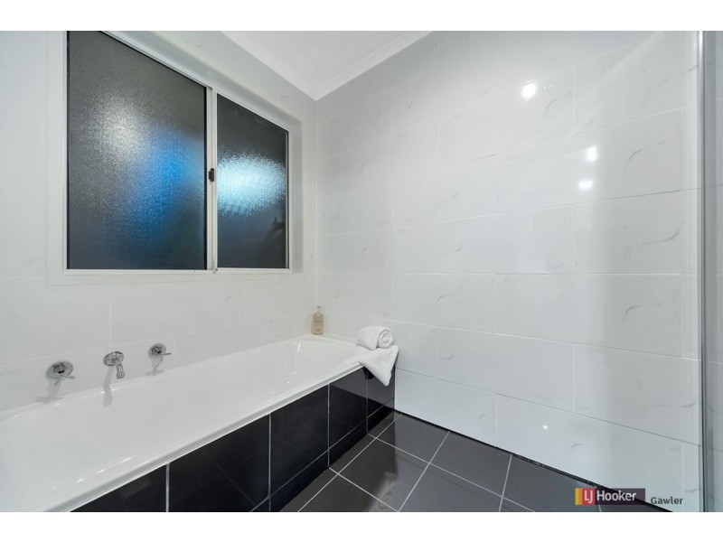 24 Rosebank Crescent, Hillbank SA 5112