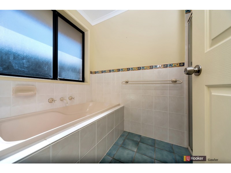 17 Toner Crescent, Evanston Park SA 5116