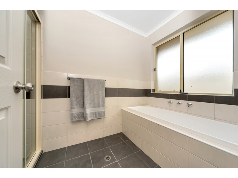 12 Bleby Court, Reid SA 5118