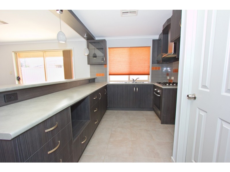 9 Wilson Court, Reid SA 5118
