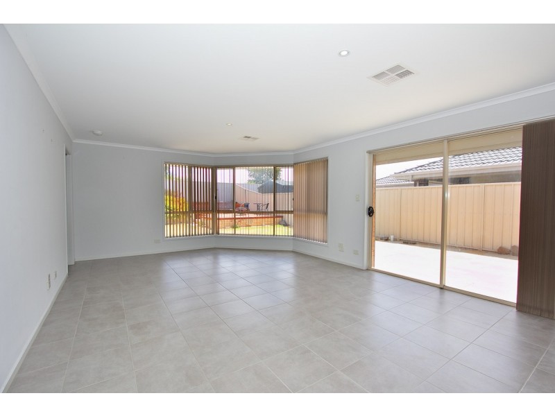 9 Wilson Court, Reid SA 5118