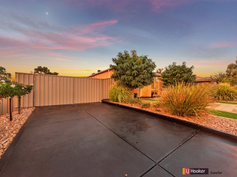 13 Gleeson Grove, Evanston Park SA 5116