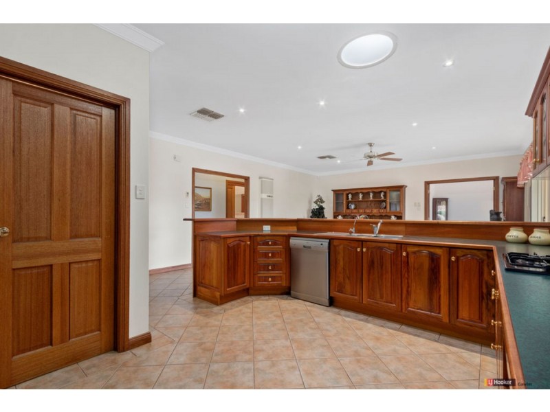 10 Coleman Parade, Evanston Park SA 5116