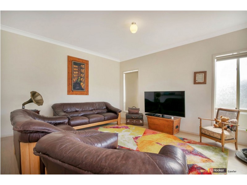 11 Leonard Avenue, Evanston South SA 5116