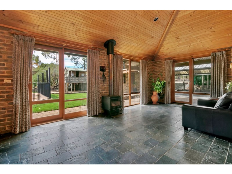 16 Austin Crescent, Cockatoo Valley SA 5351