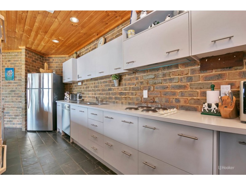 16 Austin Crescent, Cockatoo Valley SA 5351