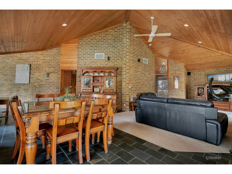 16 Austin Crescent, Cockatoo Valley SA 5351