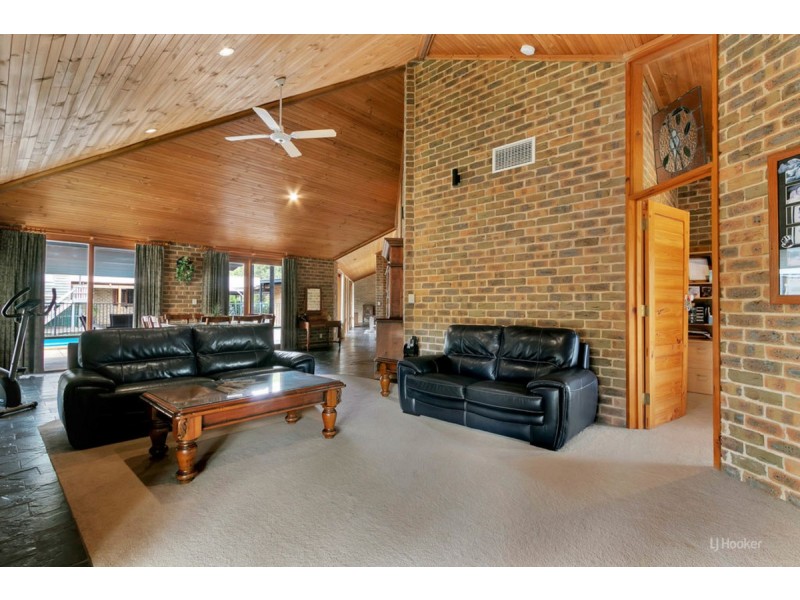 16 Austin Crescent, Cockatoo Valley SA 5351