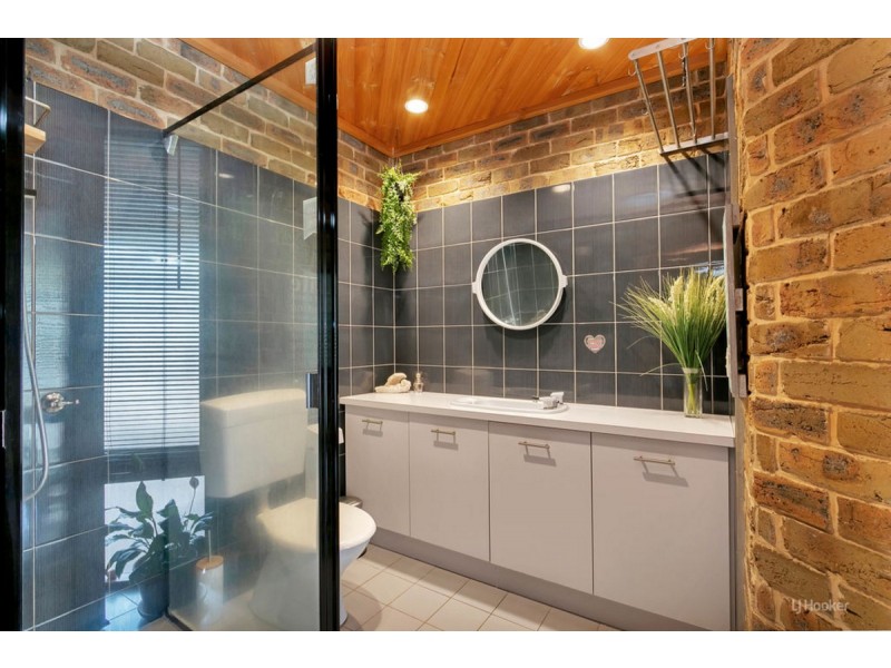 16 Austin Crescent, Cockatoo Valley SA 5351