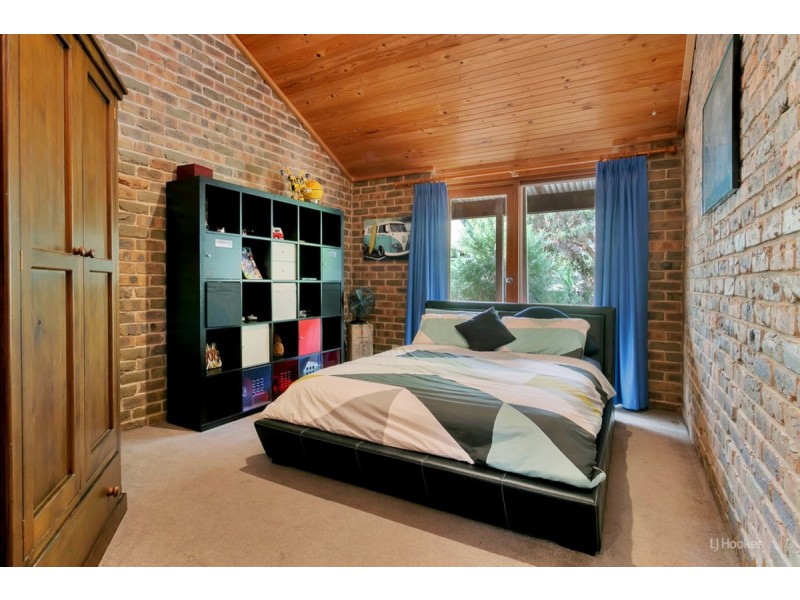 16 Austin Crescent, Cockatoo Valley SA 5351