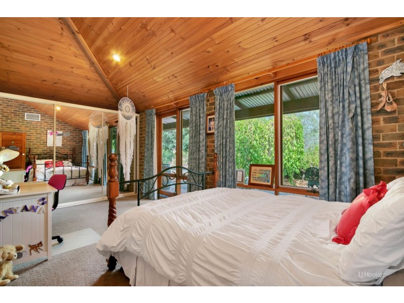 16 Austin Crescent, Cockatoo Valley SA 5351