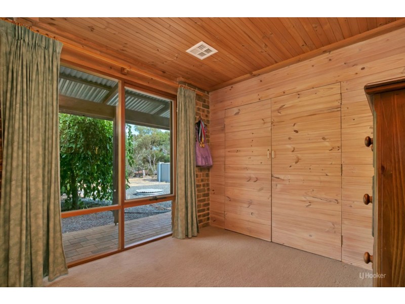 16 Austin Crescent, Cockatoo Valley SA 5351