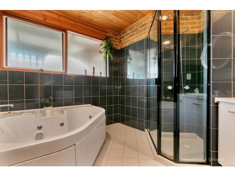 16 Austin Crescent, Cockatoo Valley SA 5351