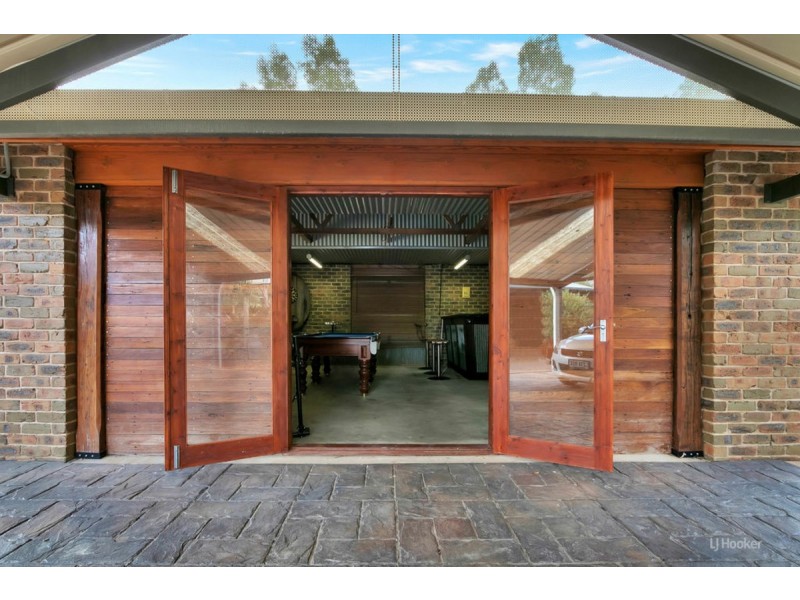 16 Austin Crescent, Cockatoo Valley SA 5351