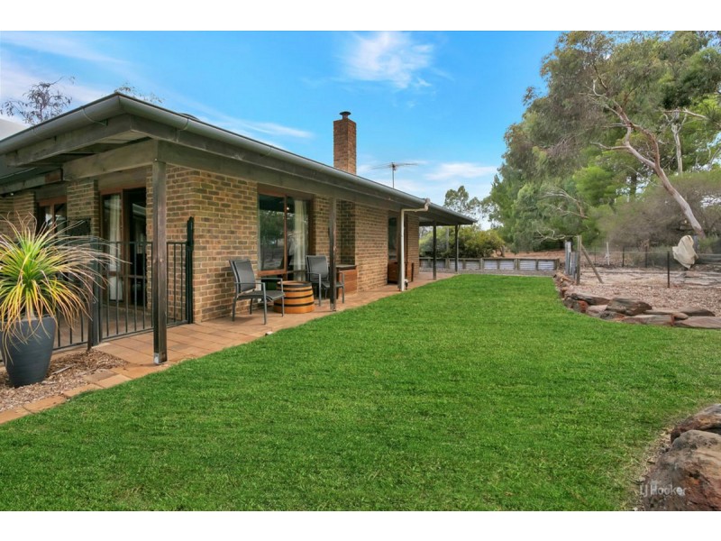 16 Austin Crescent, Cockatoo Valley SA 5351