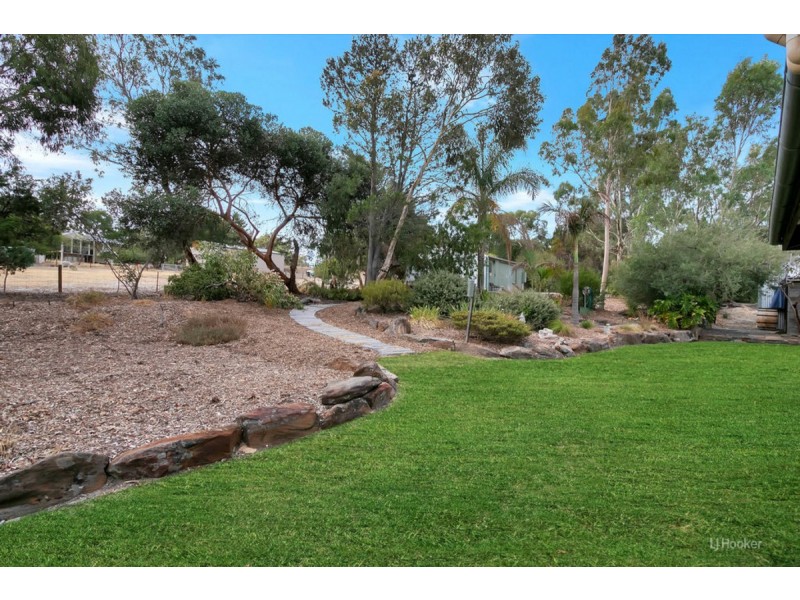 16 Austin Crescent, Cockatoo Valley SA 5351