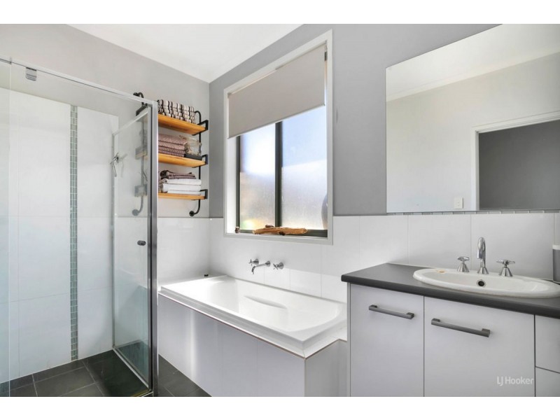 10 McEwen Road, Evanston Gardens SA 5116