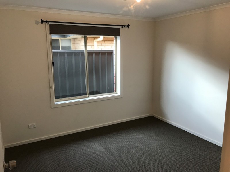 28 Riesling Crescent, Andrews Farm SA 5114