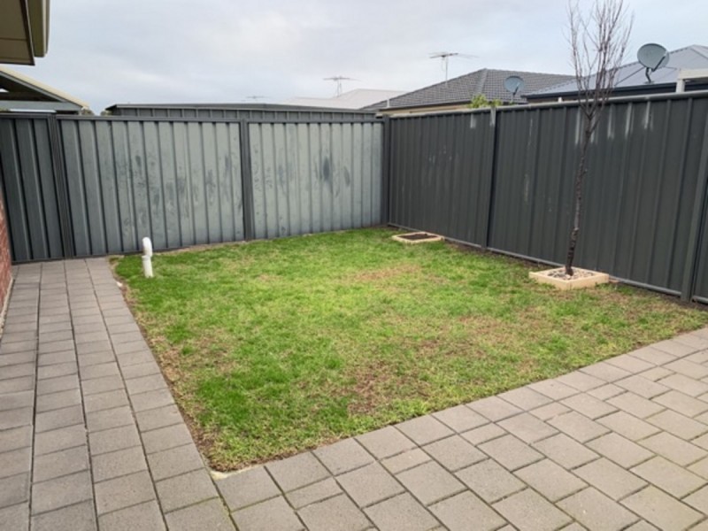 28 Riesling Crescent, Andrews Farm SA 5114