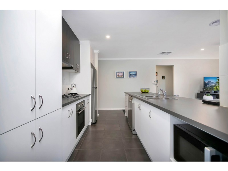 27 Dyson Street, Evanston SA 5116