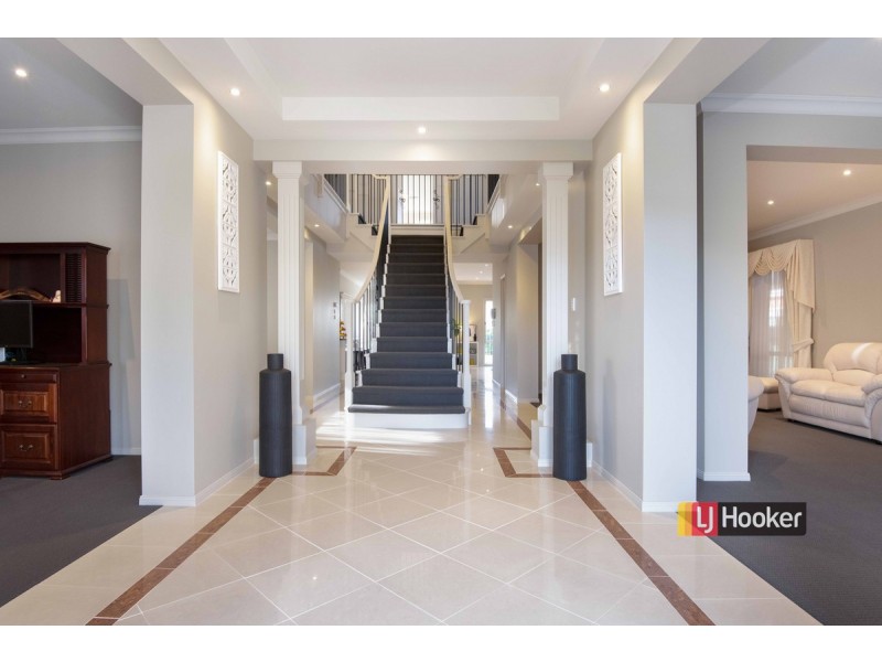 10 Chapman Court, Mawson Lakes SA 5095