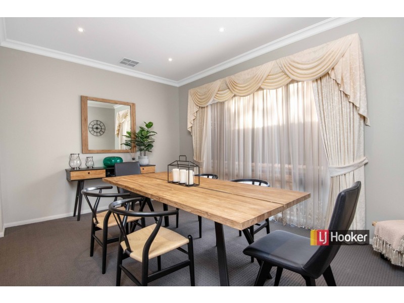 10 Chapman Court, Mawson Lakes SA 5095